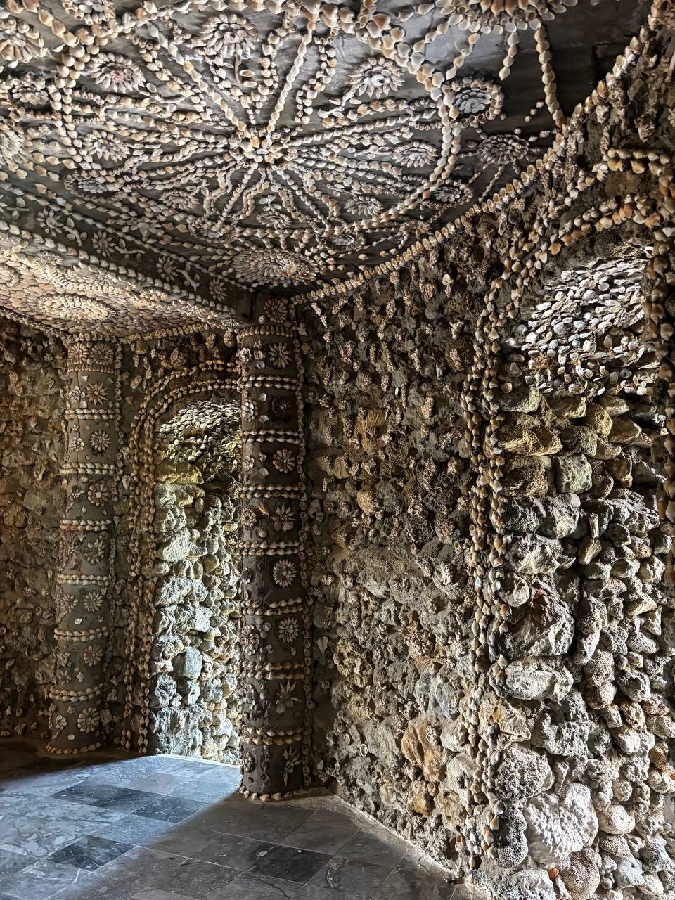 3 декабря 2025 года ездили с Вадимом на авторскую экскурсию в Фанранг. Экскурсия оставила самые положительные