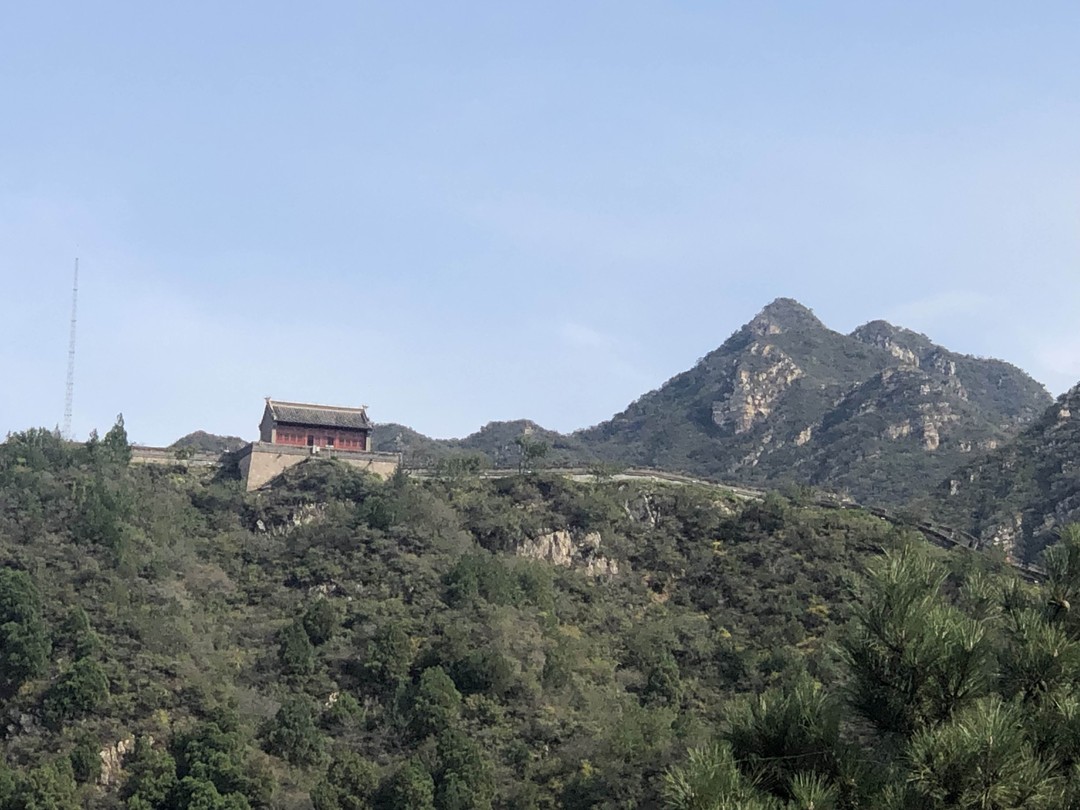 Мы посетили китайскую стену, мне очень понравился и гид отлично рассказал и ответил на все вопросы,