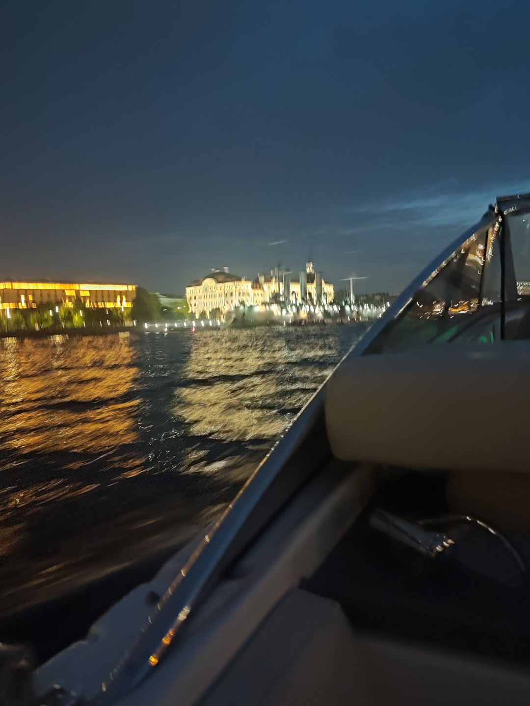 Ночная прогулка на катере к разводным мостам (Алия)