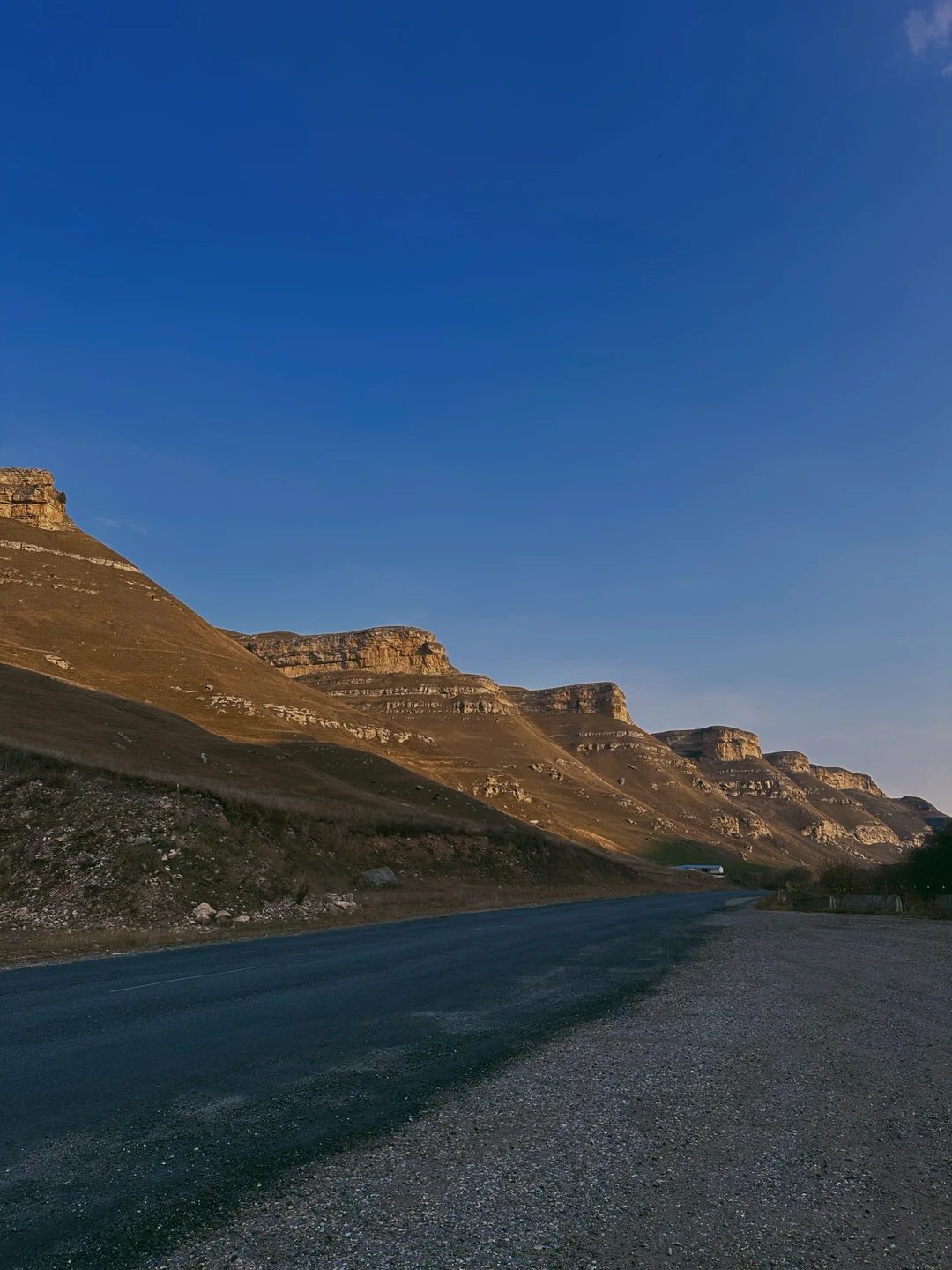 Поездка на Домбай оставила исключительно положительные впечатления. Природа здесь просто потрясающая — горы, чистый воздух и