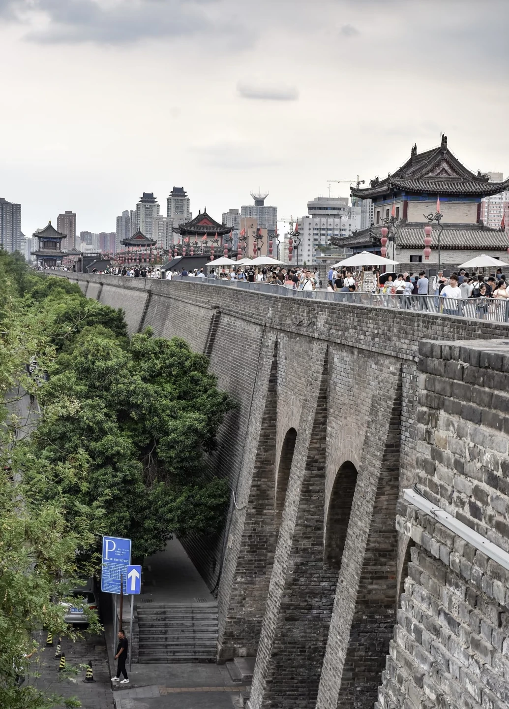 Наша поездка в Сиань стала по-настоящему незабываемой, во многом благодаря нашему гиду Максиму. Он проявил высокий