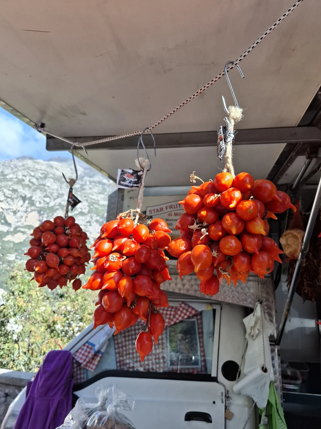 Сергей отличный организатор и прекрасный гид. Уверенно владеет материалом, знает местный колорит, открыл удобные точки обзора