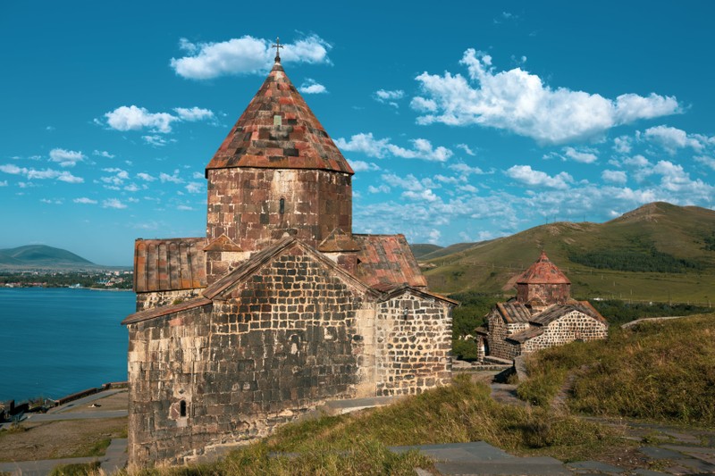 На вершину Цахкадзора и к берегам Севана