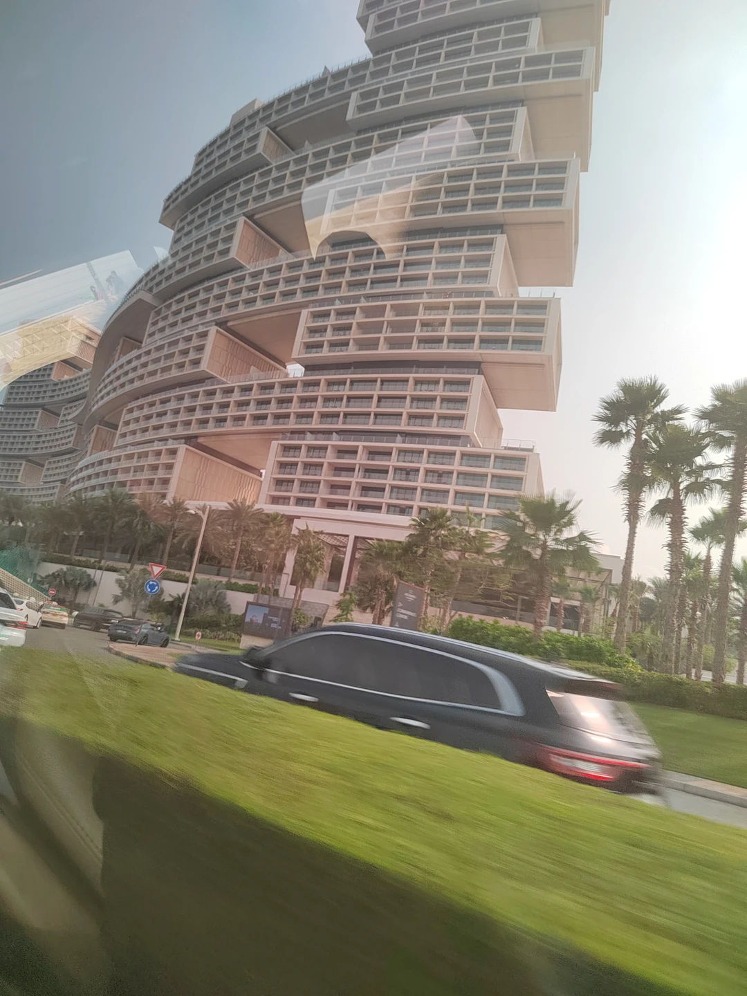 Экскурсия по Дубаю прошла безупречно, нам очень понравилось, гид Азиз был очень вежливым и добрым. У