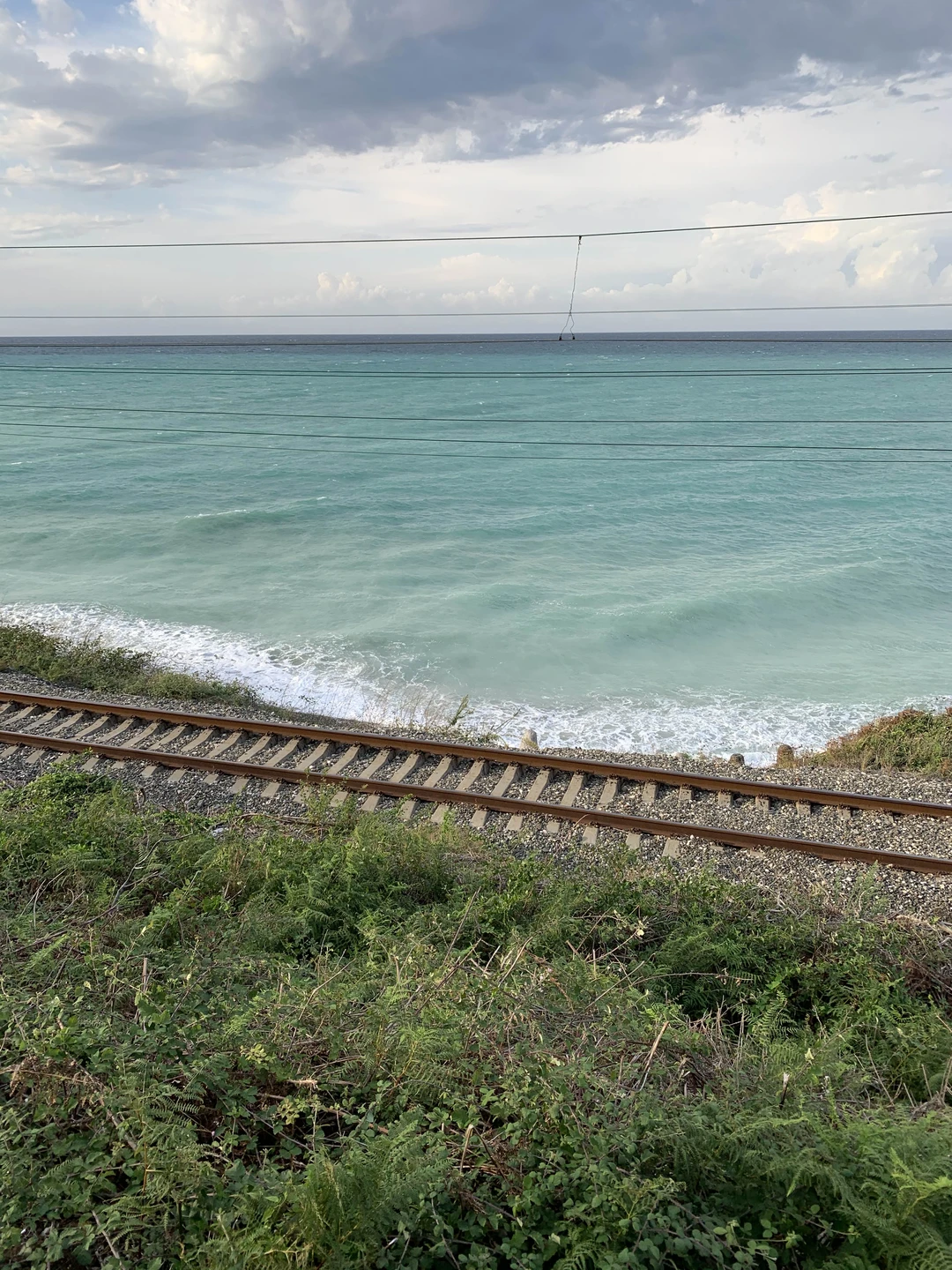 Экскурсия очень понравилась, поездка по Абхазии была на УАЗ Патриот мини-группами из 8 человек в машине,