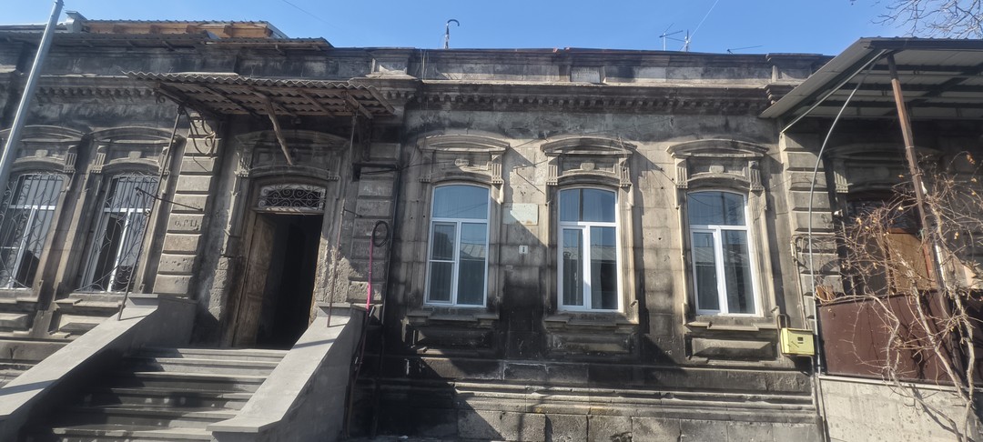 Сегодня были на экскурсии по городу Гюмри с Артёмом. Великолепная экскурсия. Посмотрели старый город, центр, крепость