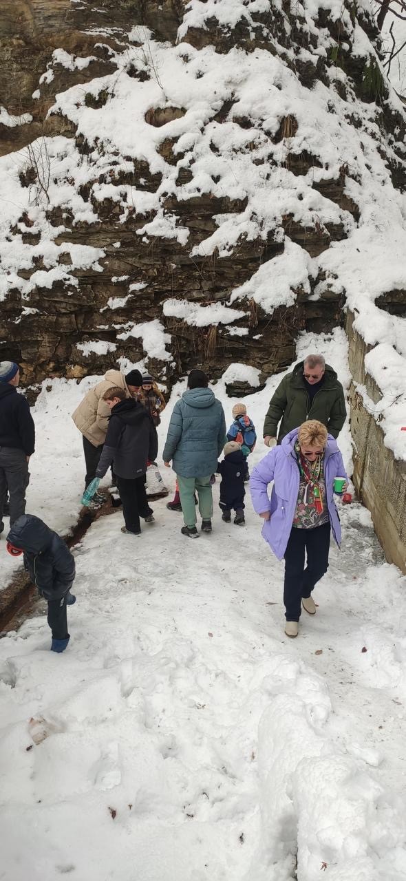 Интересная, содержательная поездка. Олег доброжелательный, внимательный, с хорошим чувством юмора гид. Кроме основных локаций, Олег предложил