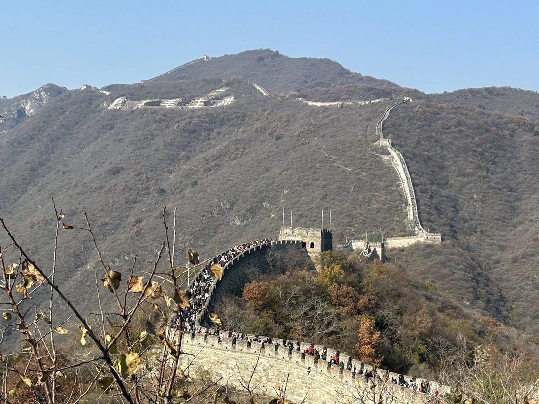 Очень ответственный гид! Надёжный! Отлично знает историю! Подскажет где и что лучше и интереснее. Все договорённости