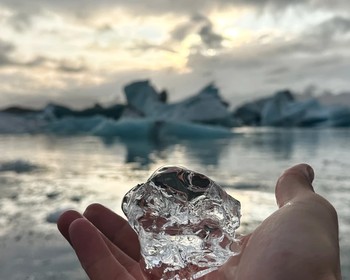Каньон Фьядрарглйуфур, дрейфующие айсберги, алмазный пляж и хайкинг по леднику