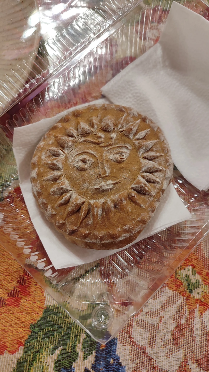 В отличие от большинства подобных мастер-классов в результате каждый участник получает два пряника - печатный с вареньем и расписанный