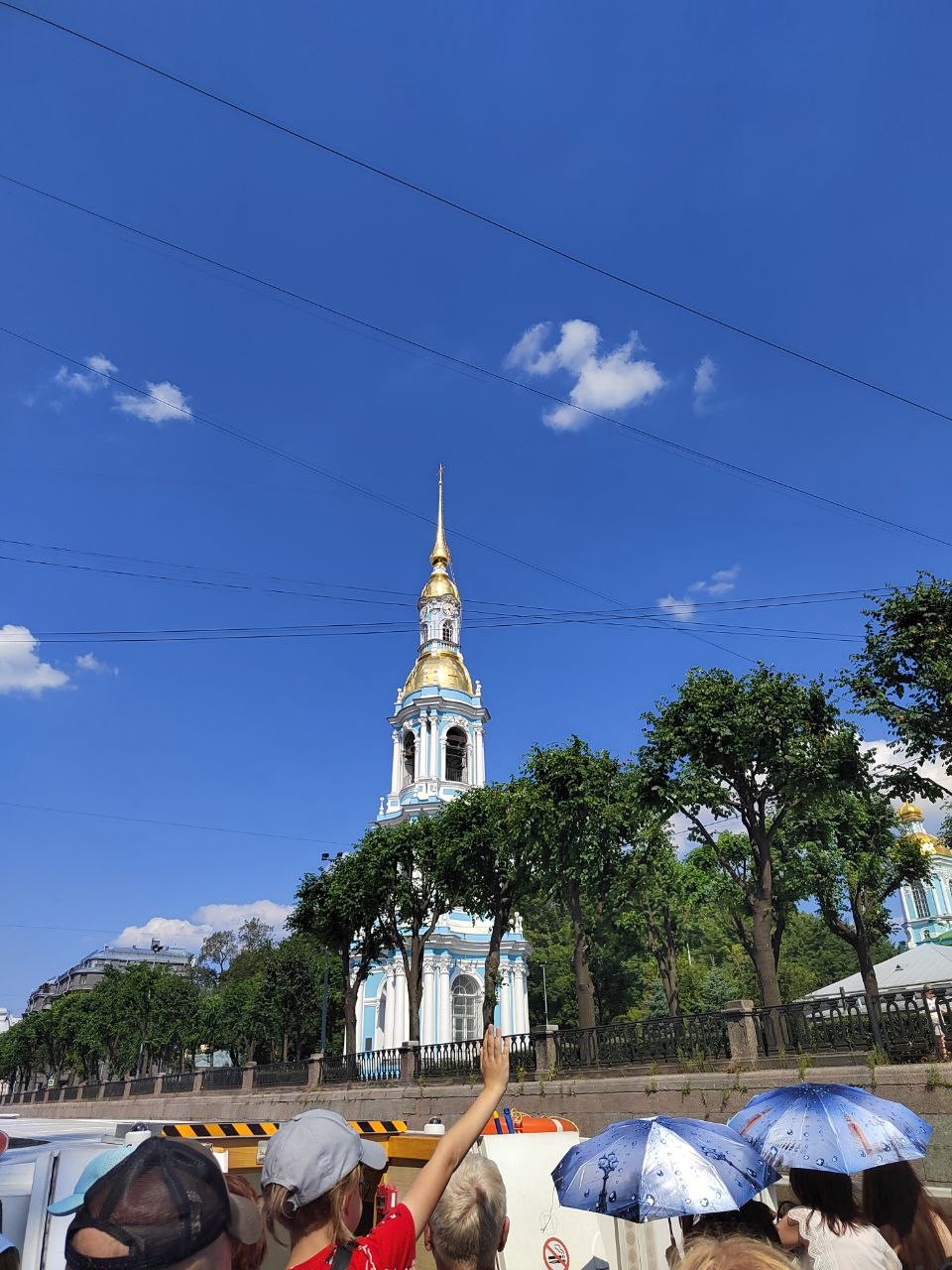 Экскурсия очень понравилась, не затянуто - за 1 час проплыли многие знаковые достопримечательности Санкт-Петербурга, каждая достопримечательность