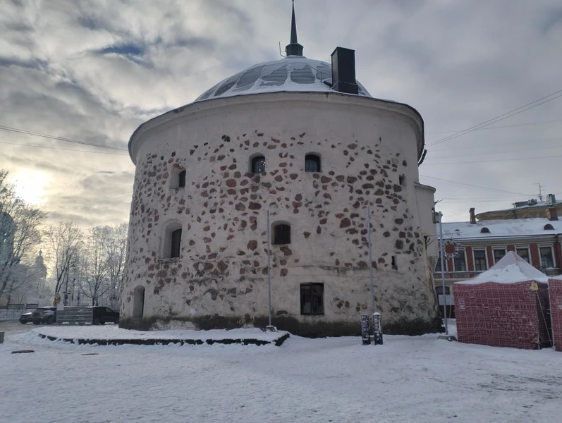Очень всё понравилось. Люблю всё старое, спасибо за такое путешествие Зимой. Даже зимой я поймал вайб и весь день был прекрасный!