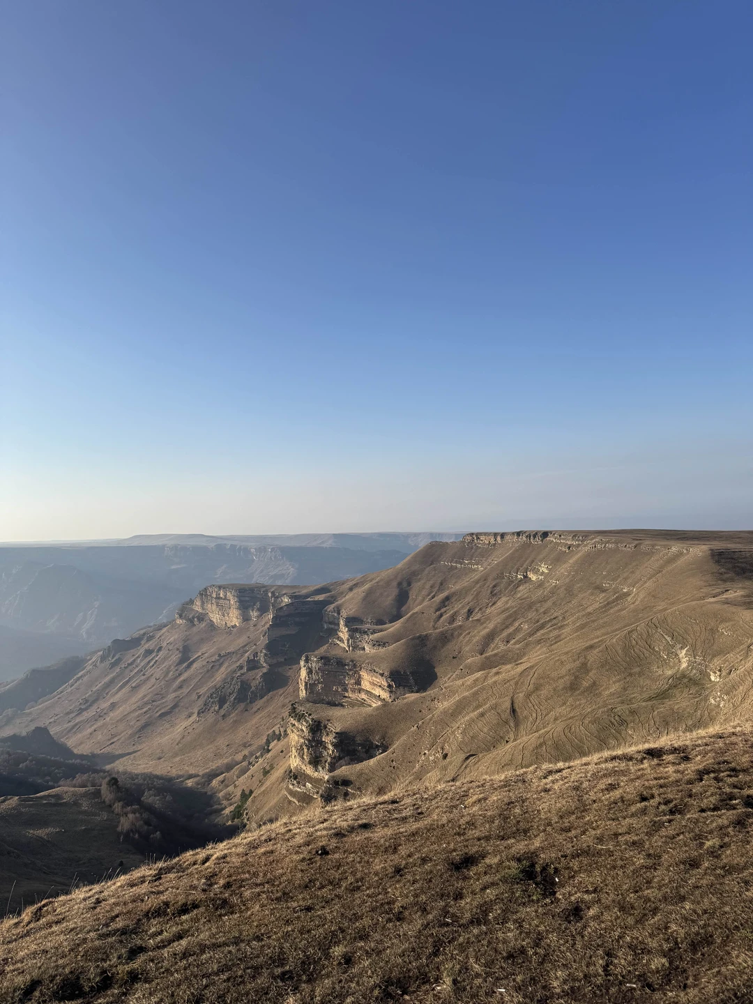 Отличная поездка! Дорога не самая простая, но гид отлично довёз — каждый камушек, поворот как родных