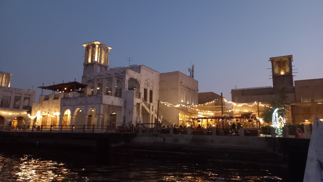 Хотя машина была полностью заполнена: 7 человек, как-то очень удачно все подобрались и было комфортно, как