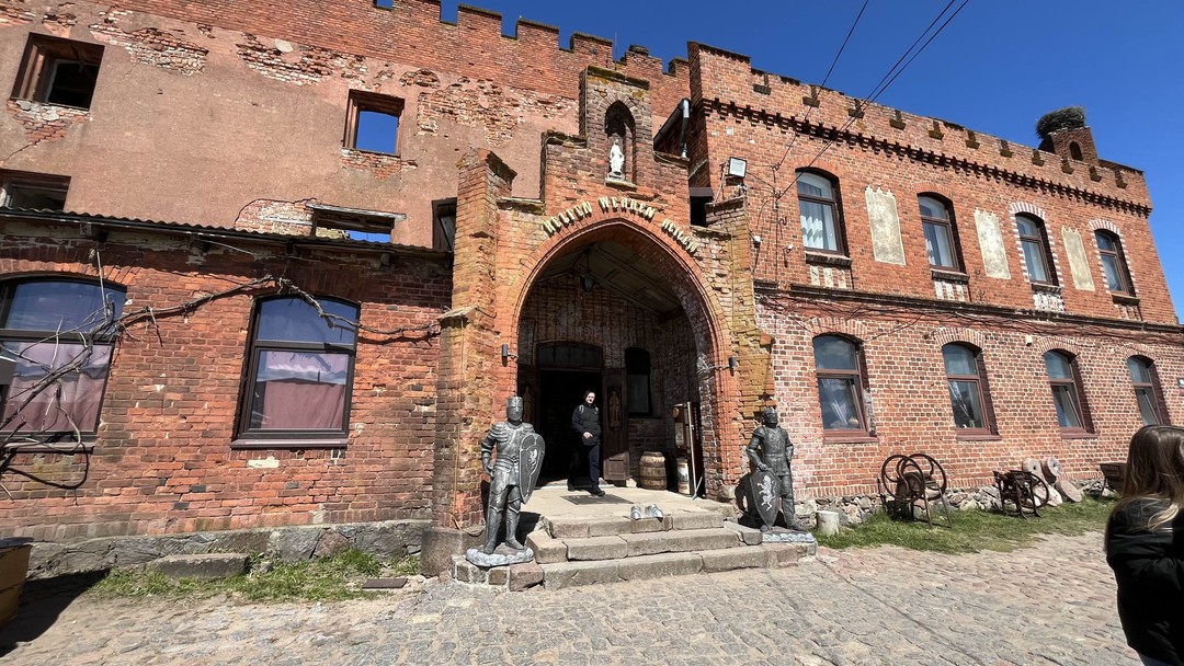 Интересная экскурсия. Путешествие было в замок Шаакен. Посетили уютную семейную сыроварню, на которой попробовали шесть сортов