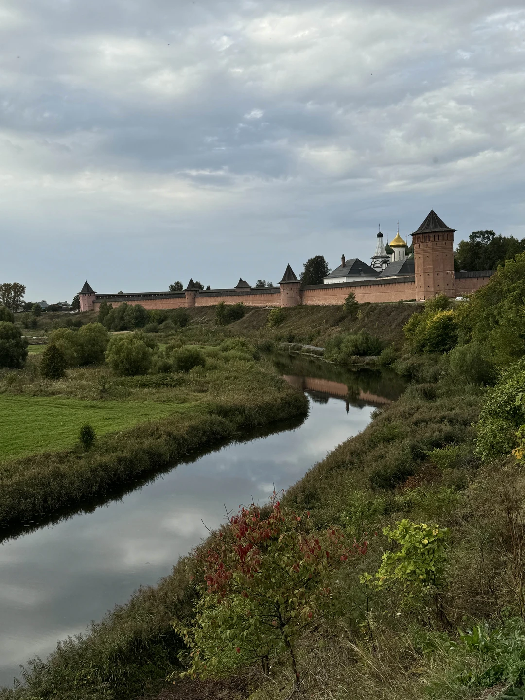 Евгений - замечательный гид. Экскурсия была живой, интересной, с юмором и легкой подачей. Мы как будто