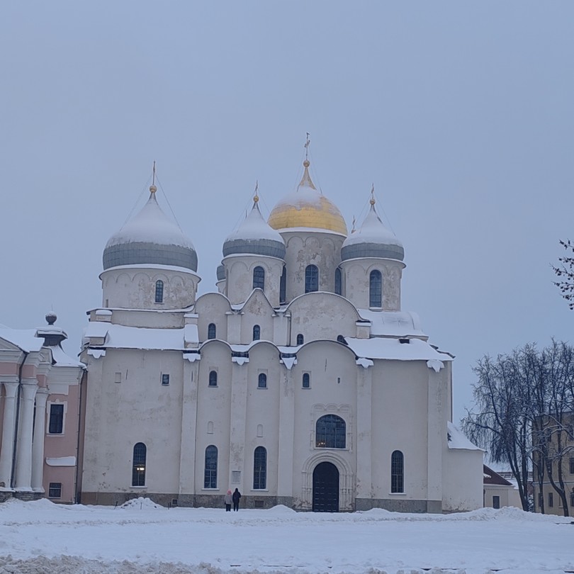 Нас было четверо взрослых. Мы остались в полном восторге от данной экскурсии. Несмотря на мороз, 2,5