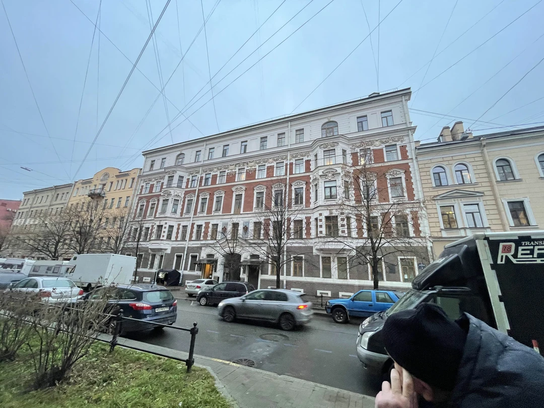 Потрясающая экскурсия, именно такие экскурсии и дают возможность узнать, понять и полюбить город. Я считала, что