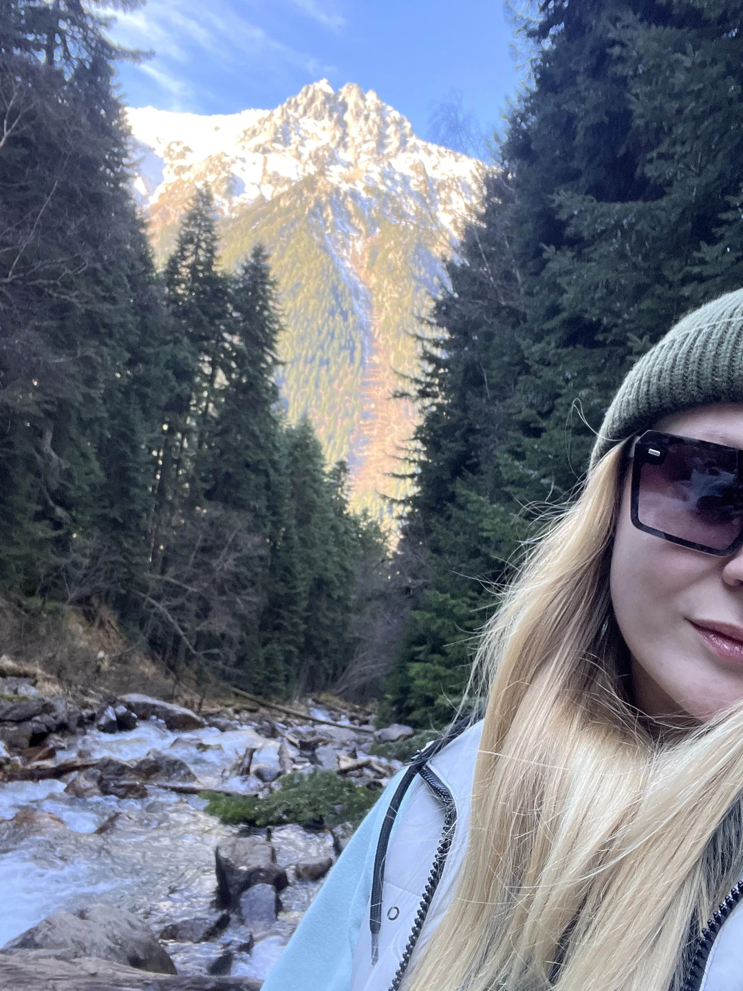 Поездка прошла хорошо. Ездили компанией, все понравилось. Рекомендую, очень красивые виды 😊