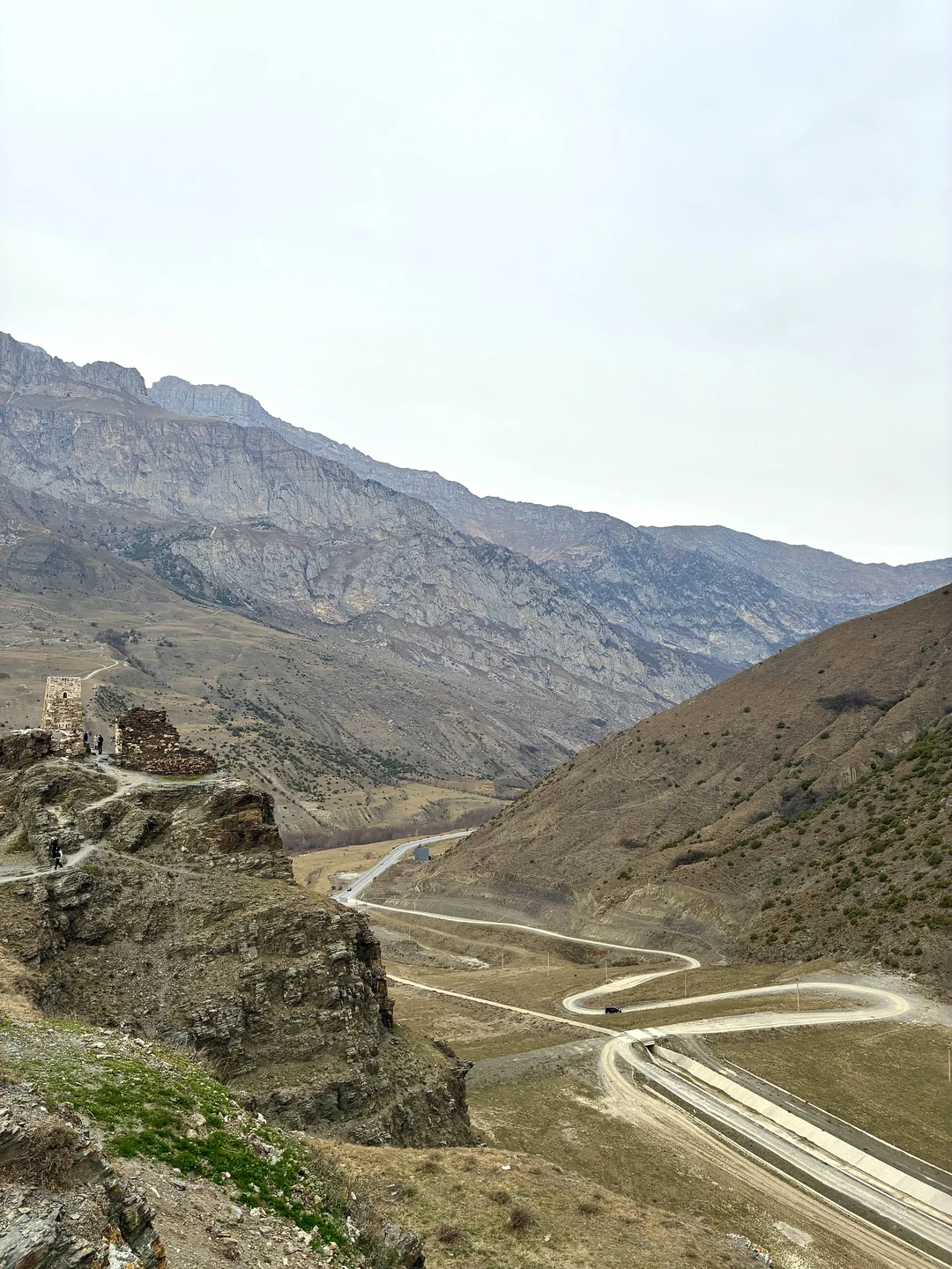 Ездили семьей, с маленькими детьми. Поездка шикарная, гид классный, виды шикарные. Рекомендую эту экскурсию 👍