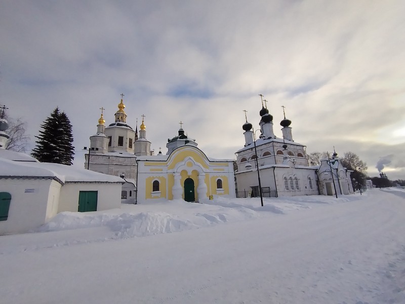 Мария провела экскурсию для двух семей, младшему ребёнку 7 лет. Всем участникам экскурсия понравилась. Мария работает