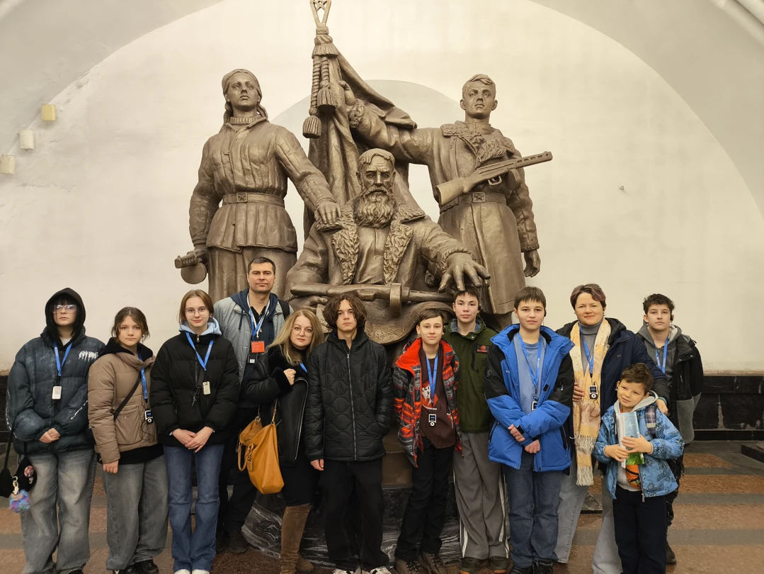 Ездили на экскурсию с детьми, 13-14 лет. Самое главное - им не было скучно и было интересно! А заинтересовать подростков это задача со звёздочкой…