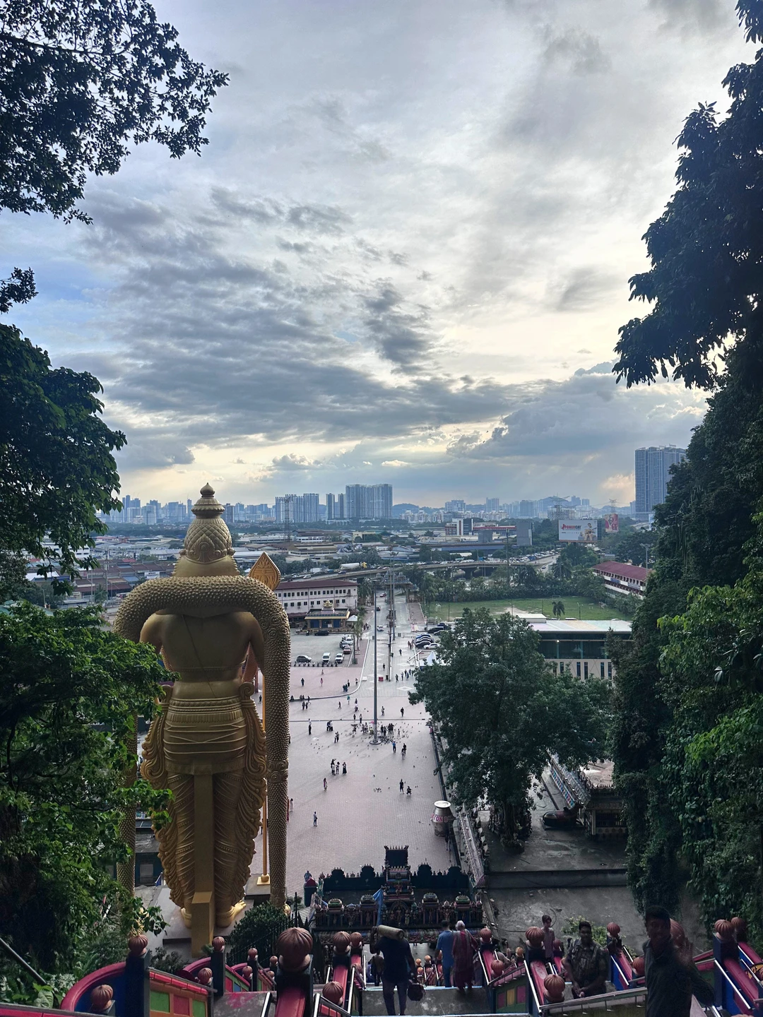 Долго выбирали экскурсию для более основательного знакомства с городом и остановились на этой, так как она