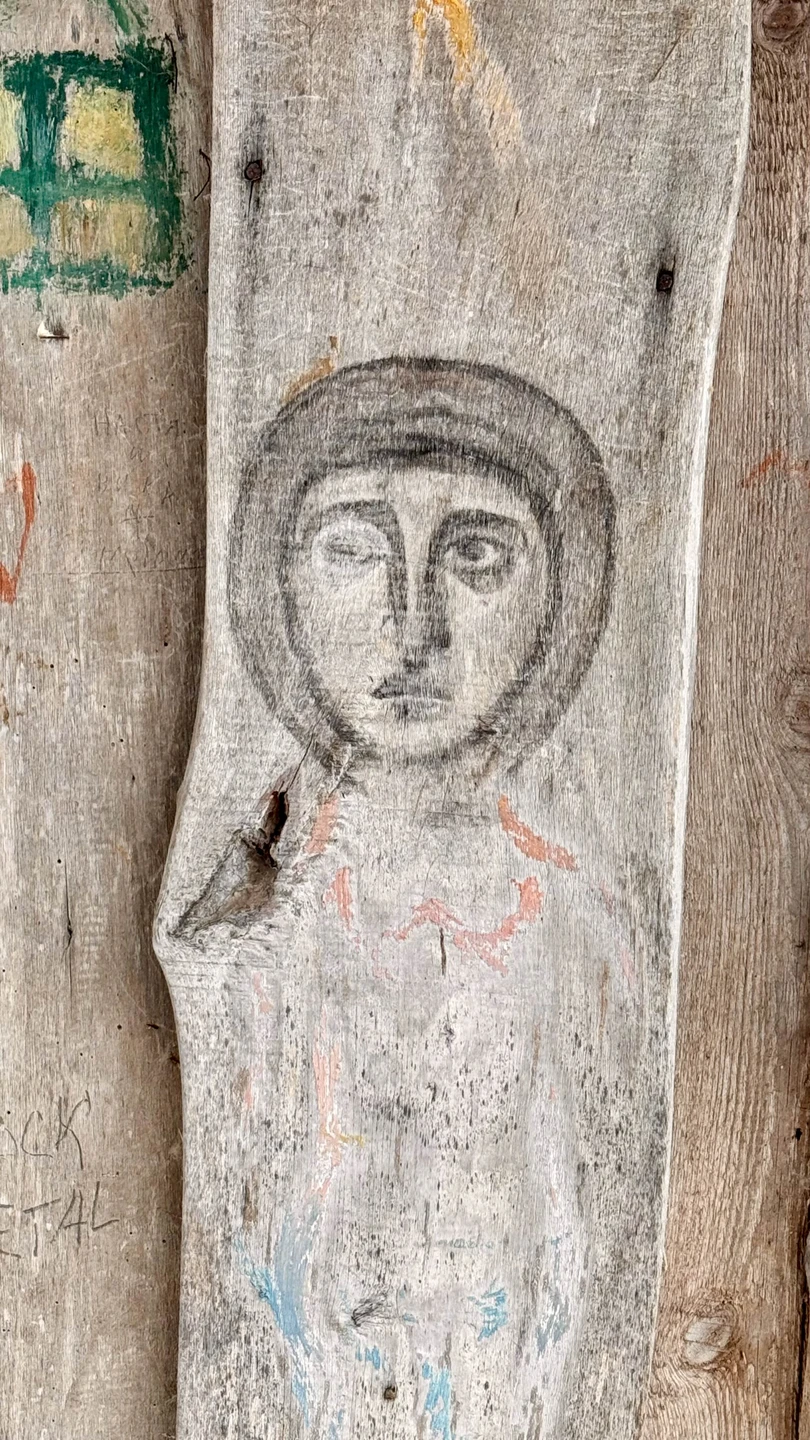 Конец ноября, утро, холодно, туристов нет, местные жители еще спят, мы в спокойном темпе проехали по