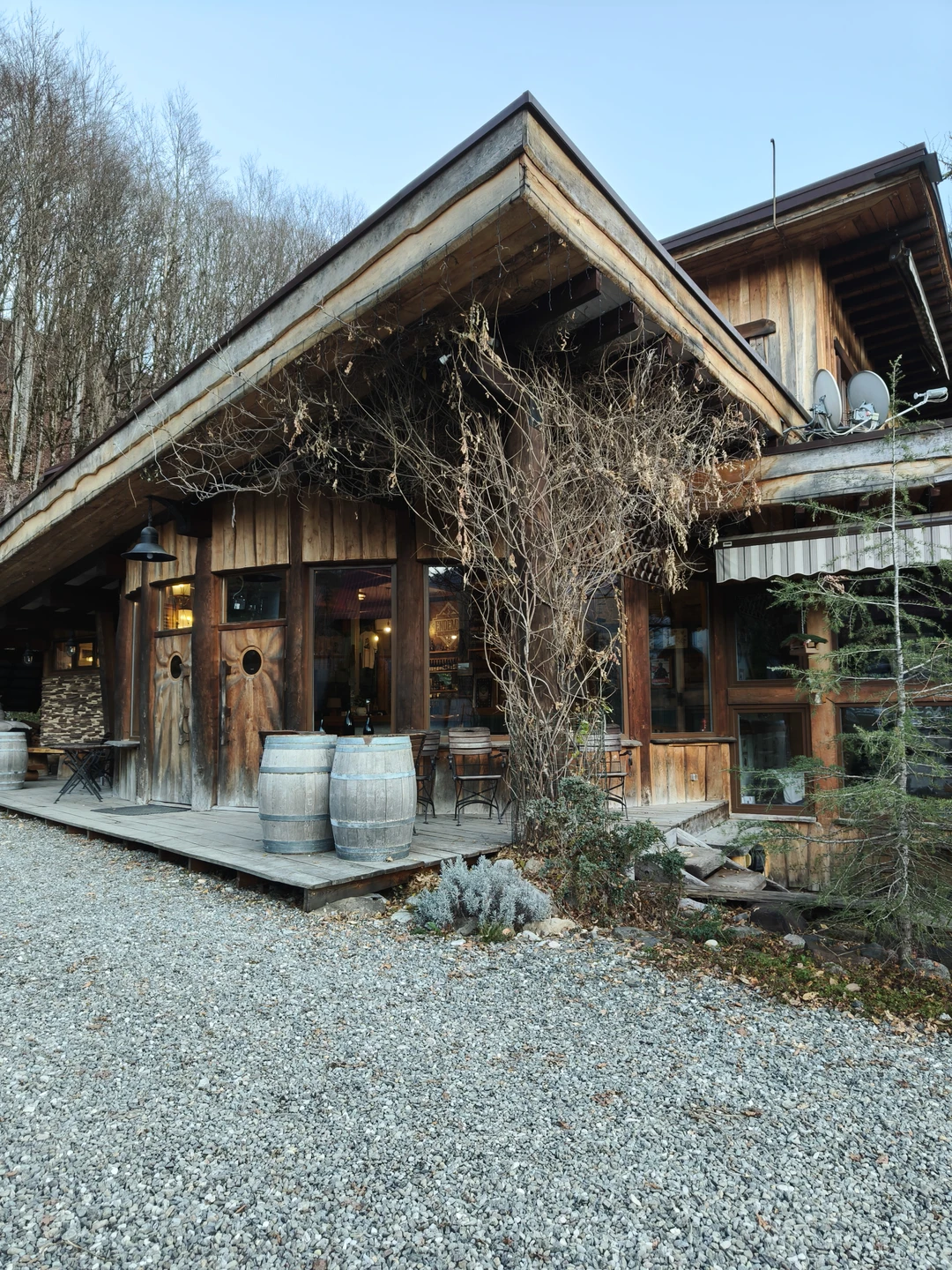 Отличная экскурсия в соответствии с нашим запросом. Гид Олег - обаятелен, вежлив, предупредителен, учел все наши