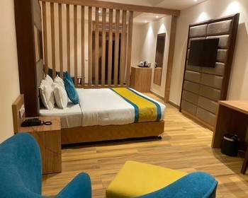 Переезд в Варанаси, гхаты и ритуал Ганга-арати