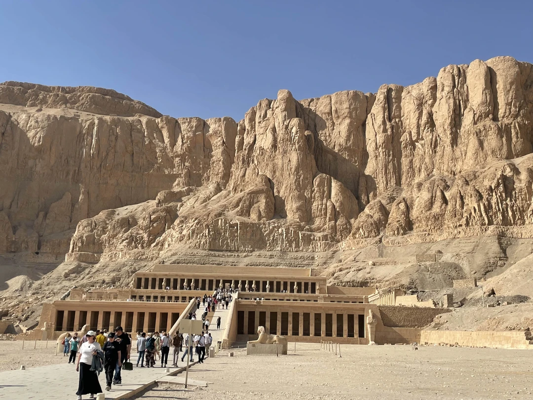 Прекрасная экскурсия по Луксору с гидом Абдуллой. На старте можно выбрать что именно интересно посетить, так