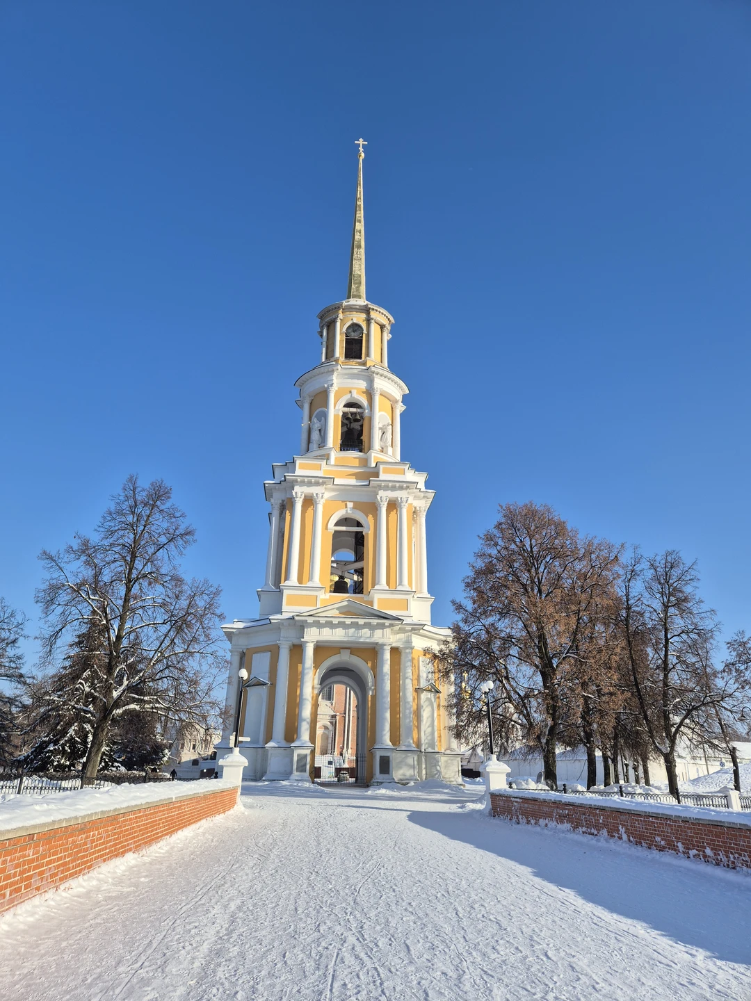 Отличная экскурсия,внимательный и эрудированный гид,подача материала доступная,было интересно. Рекомендую.