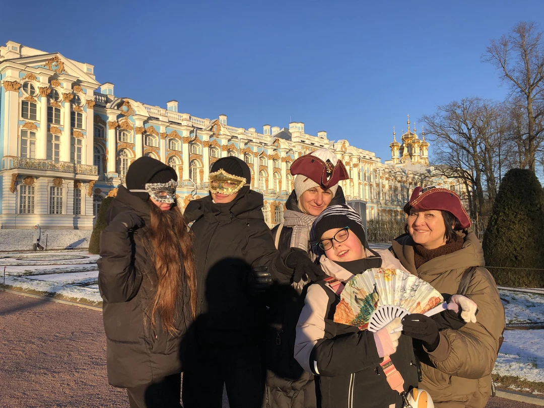 13 декабря 2025 года мы посетили Царское Село, наугад заказав экскурсию, под названием «Новогоднее Царское Село: