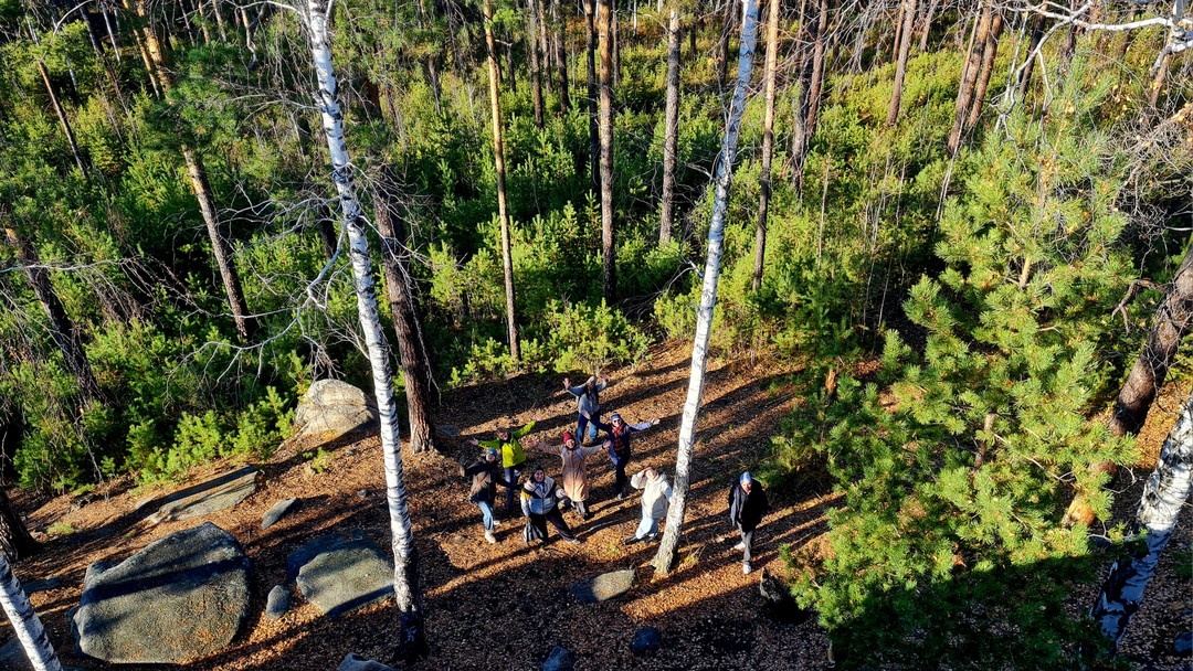 Волшебный день в Исетском лесу с гидом-волшебником Алексеем! Мы слушали тишину, терли пихту, ели шишки и
