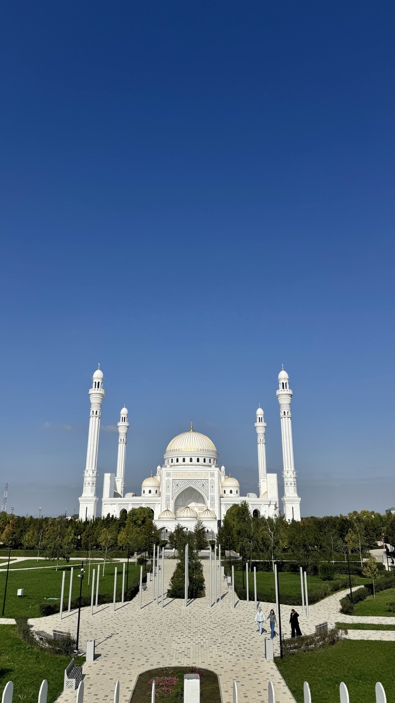 Экскурсия очень порадовала, программа интересная, не перегруженная. Гид Юрий внимателен и вежлив, очень деликатен при рассказе