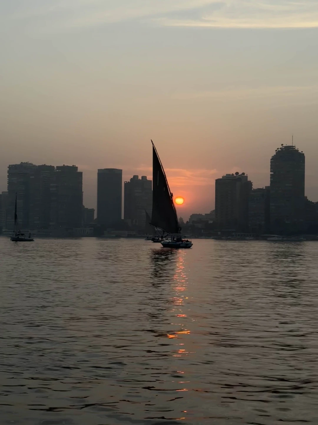 Ахмед просто великолепный гид и человек! О всех деталях договорились заранее, в переписке. Встретил в аэропорту