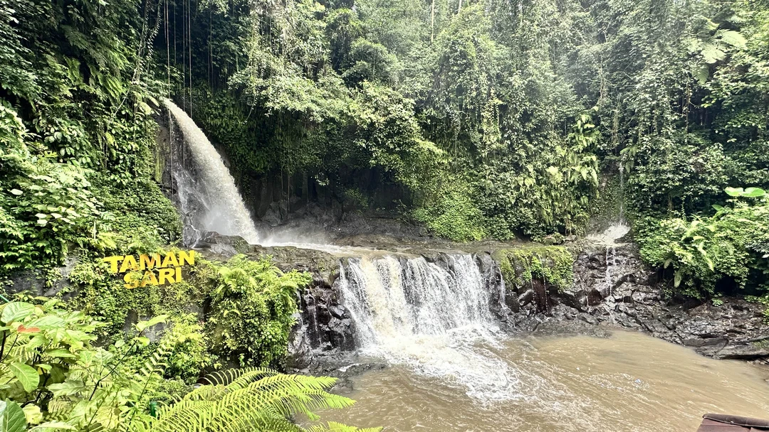 Хочу выразить огромную благодарность Ваяну за экскурсию!!! Все очень понятно и интересно! Ваян хорошо говорит на