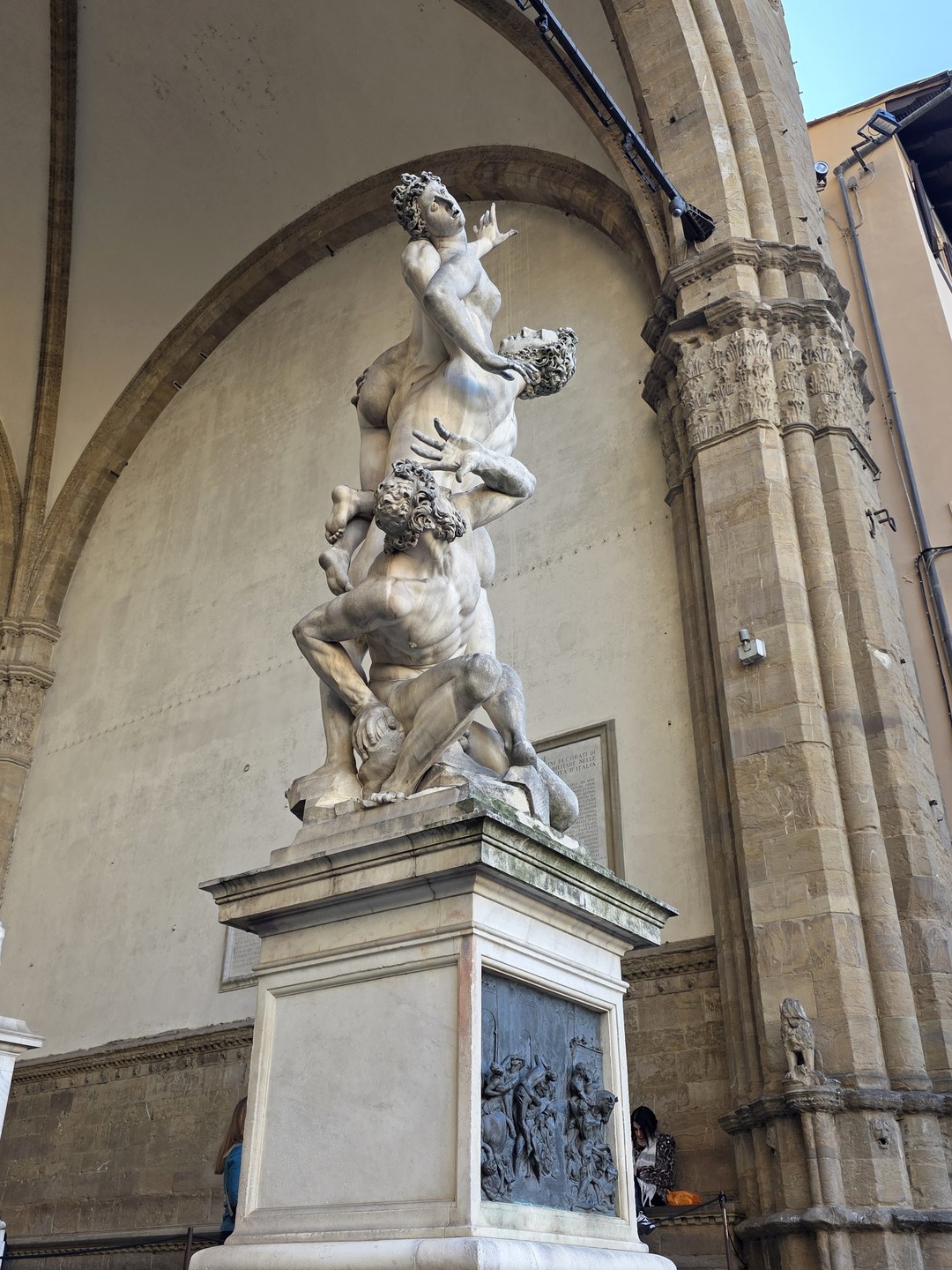 Вчера гуляли по Флоренции с гидом Еленой, экскурсия нам очень понравилась. Елена очень приятная, лёгкая в