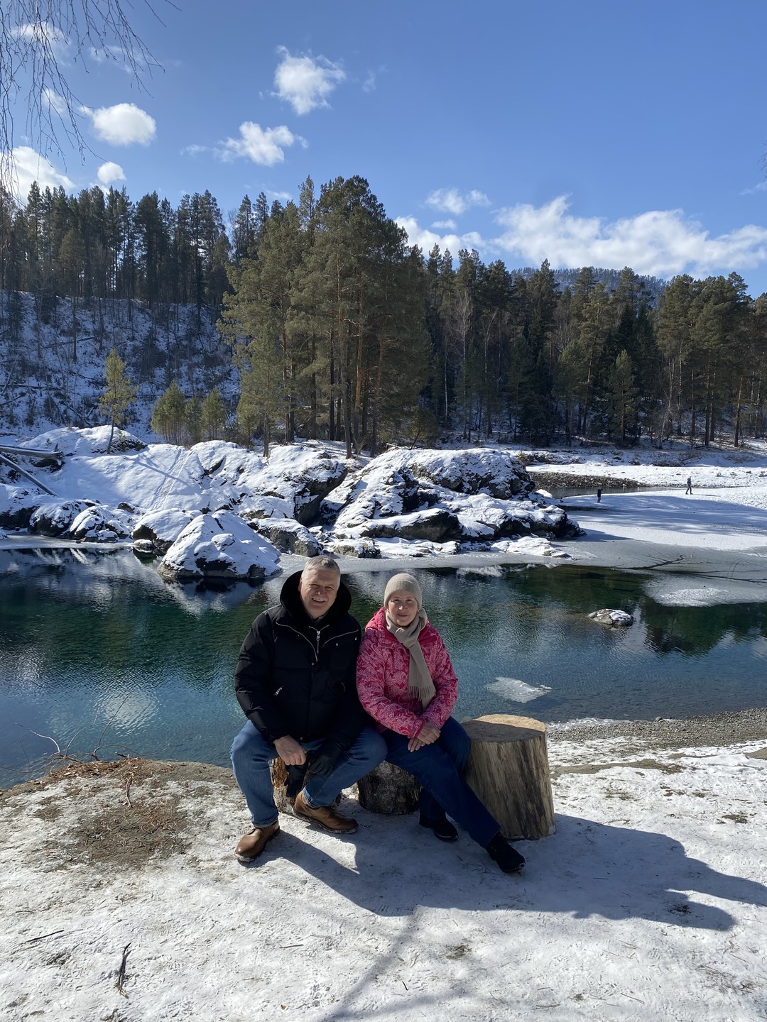 Мы с мужем прилетели в Манжерок покататься на лыжах, и тщательно выбирали эскурсию, чтобы в перерыве