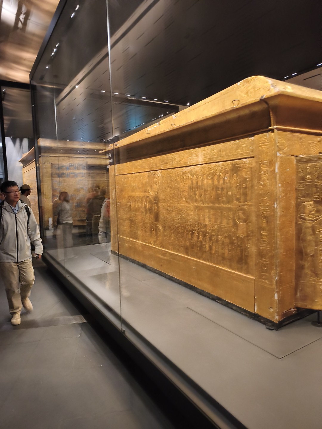 Возвращаемся с экскурсии к Пирамидам ездили семьёй в составе 2ух взрослых и дети 15,13 и 4 года.