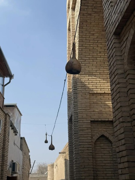 В марте были на экскурсии в Бухаре. Экскурсия длилась 6 часов, была насыщенной и интересной- на