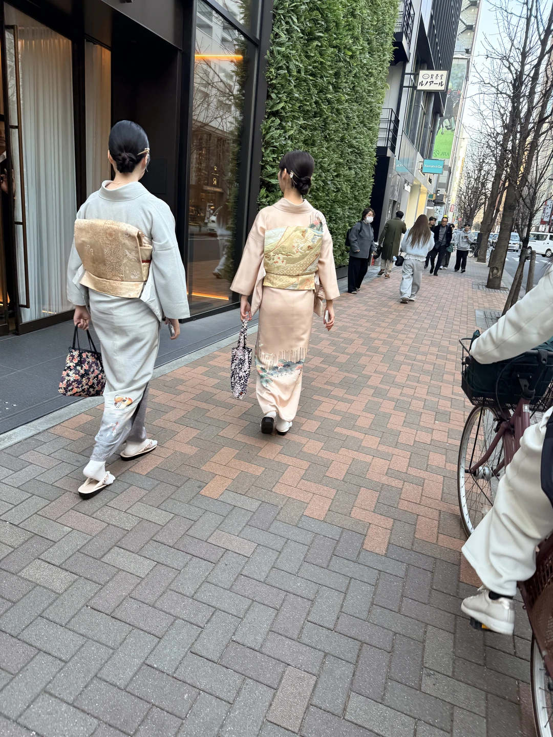 Огромная благодарность Сергею за потрясающую экскурсию по Токио! Он сделал наш день по- настоящему особенным: всего