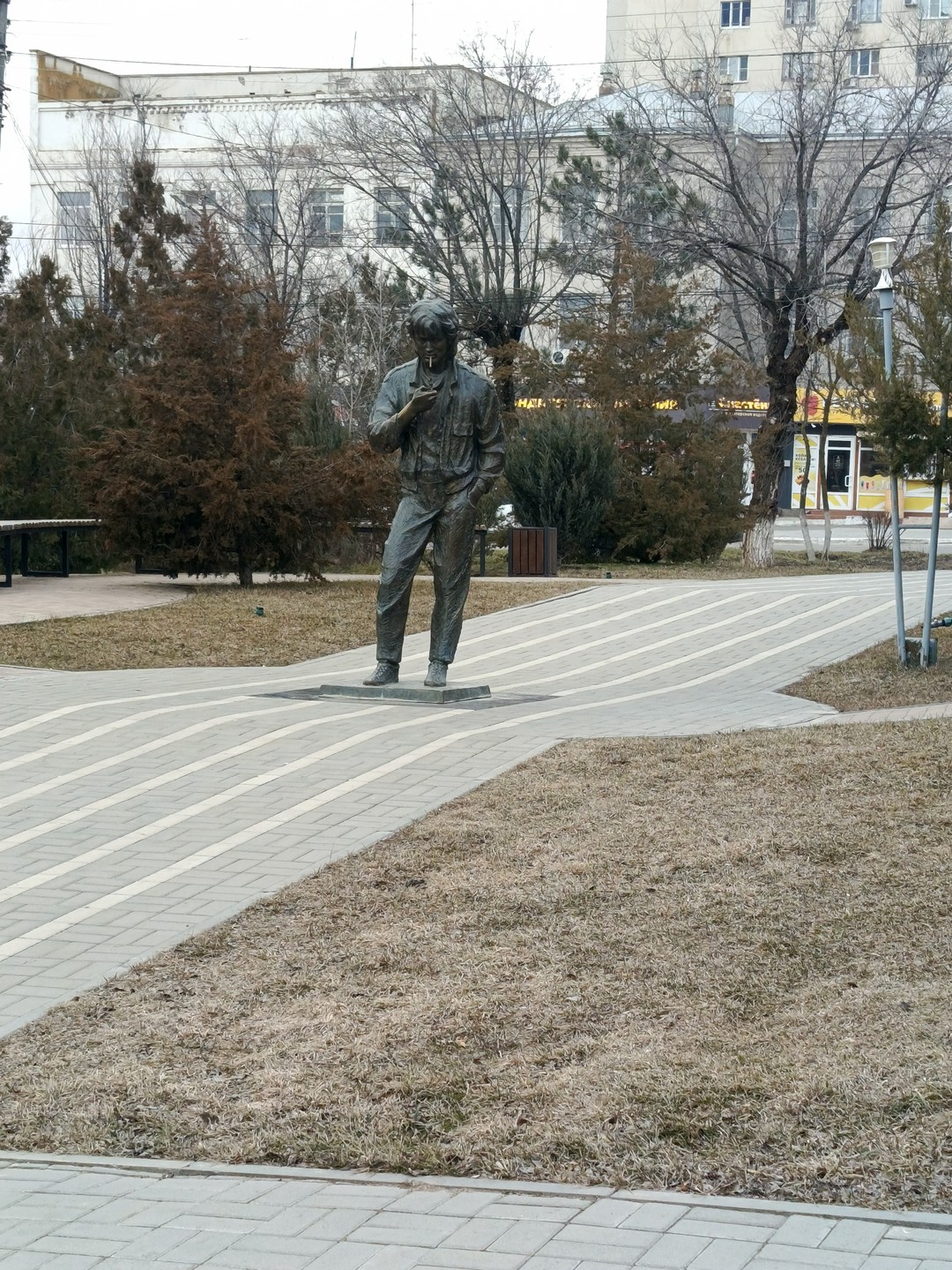 Знакомство с городом решили предоставить экскурсоводу и не пожалели. Наян (или Ян, как он представился) поразил