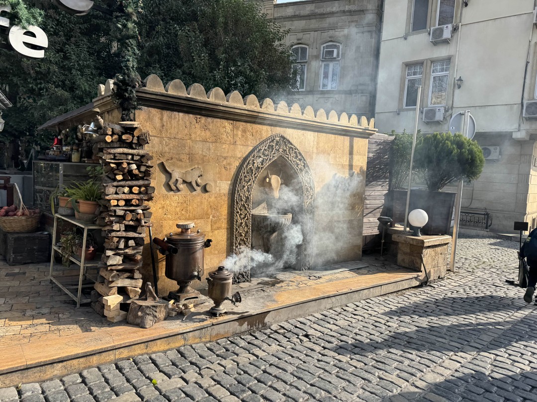 Хочу выразить огромную благодарность за самое трепетное и теплое знакомство с Баку, за интересный рассказ и