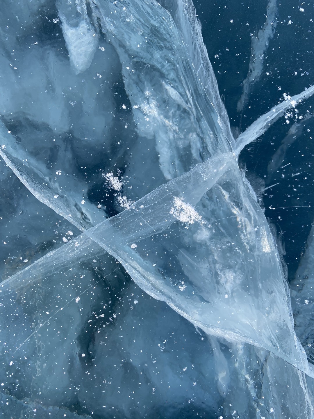 Хочу поделиться восторгом от своей поездки на зимний Байкал. Это чудо природы стОит увидеть хотя бы