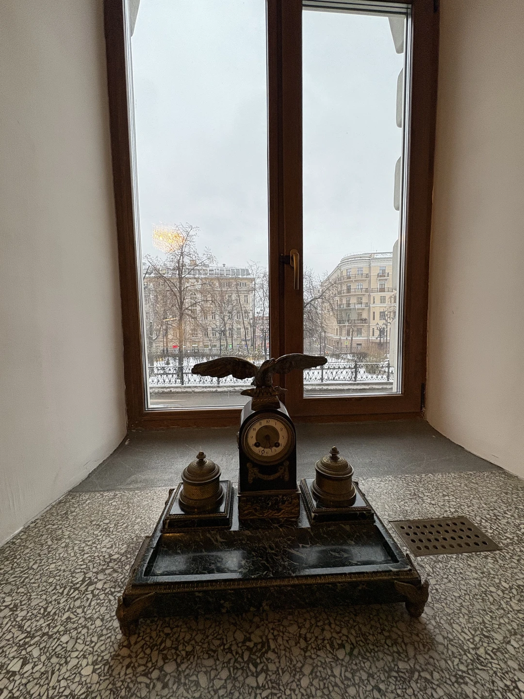 Экскурсией разочарована. Объективно: программа экскурсии не выполнена: рассказа о колоколе не было; замурованная коробочка не упомянута;