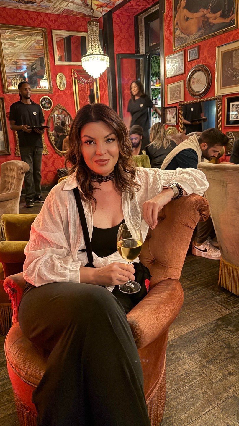 Экскурсия с Галей по пабам Лиссабона — одно удовольствие! 🍷 Атмосфера лёгкая и уютная, будто гуляешь