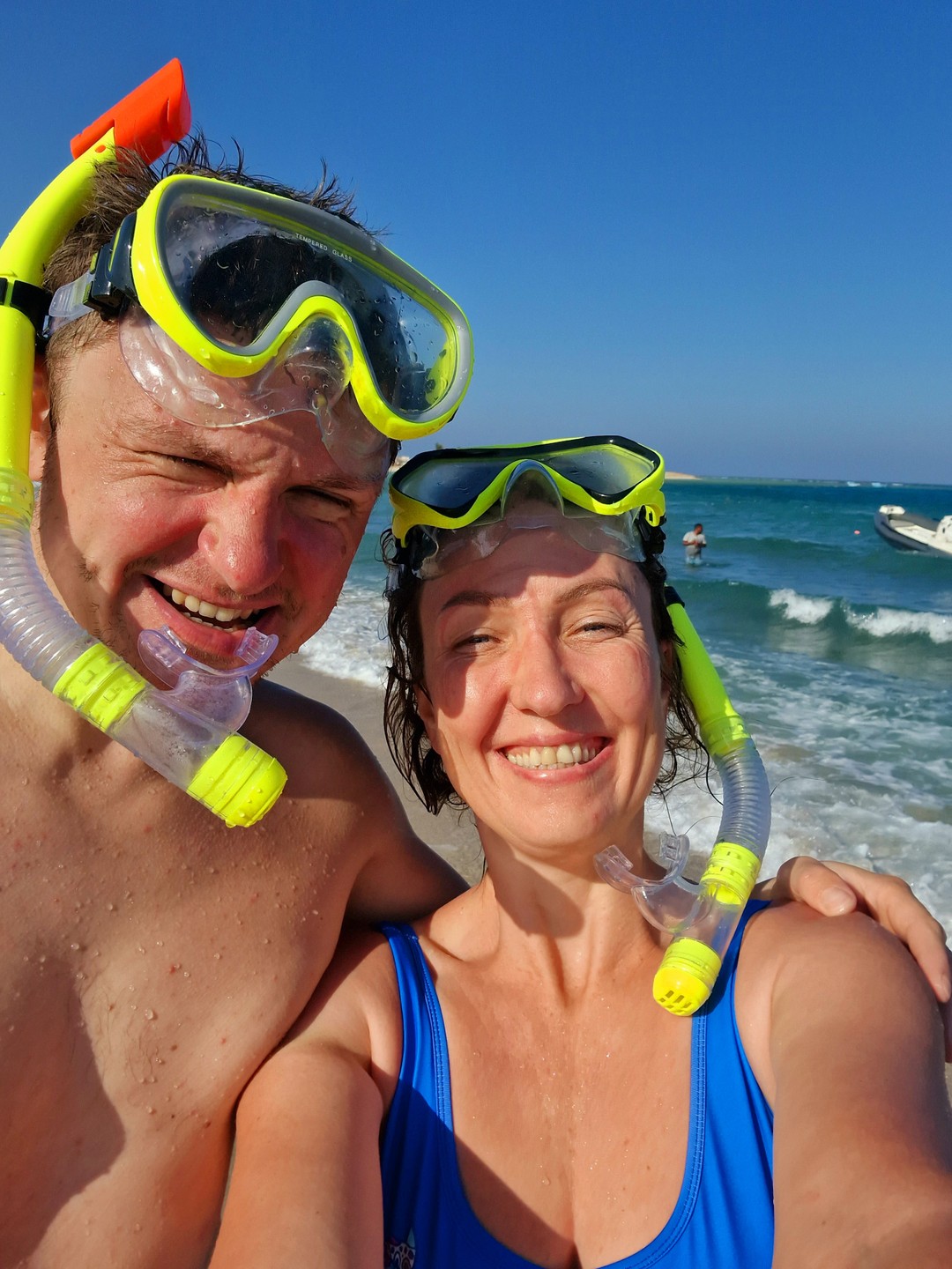 Ездили семьёй, 4 человека. Комфортный и быстрый автомобиль и очень приятный водитель -гид- Саша!!! Спасибо за