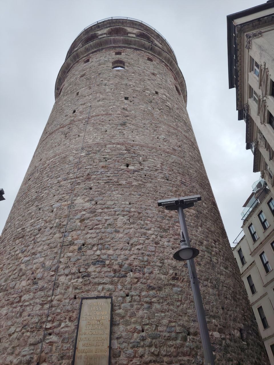 В Стамбуле оказались первый раз. Так получилось, что изначально практически без связи. Организатор нас дождался и