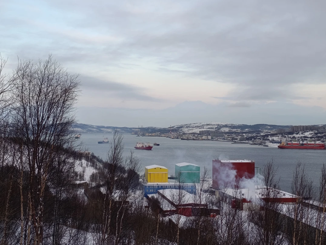 17 ноября экскурсовод Геннадий провёл нам замечательную обзорную экскурсию по Мурманску. Не смотря на не простые